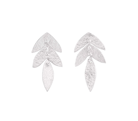 Flow studs short by Maike Browning