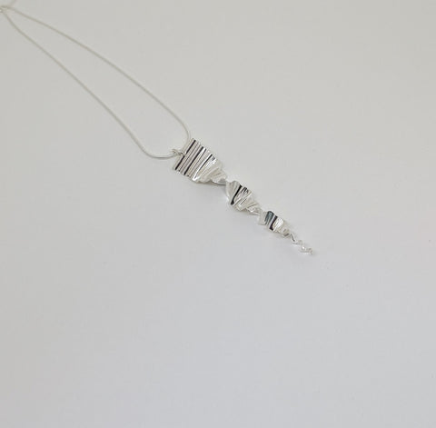 Medium ripple twist pendant by Suzie Horan